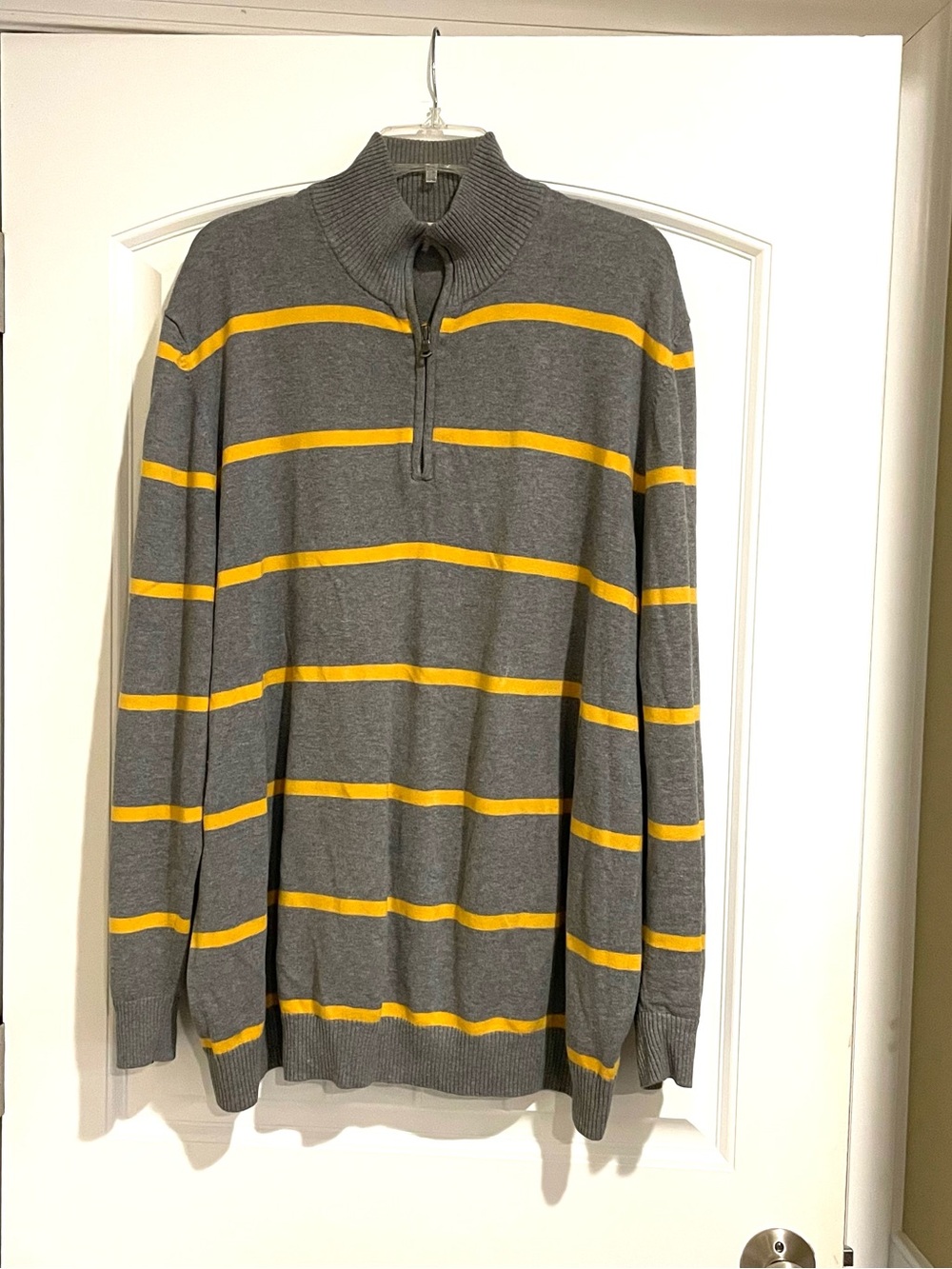 Old Navy Men's Gray Zip Sweater